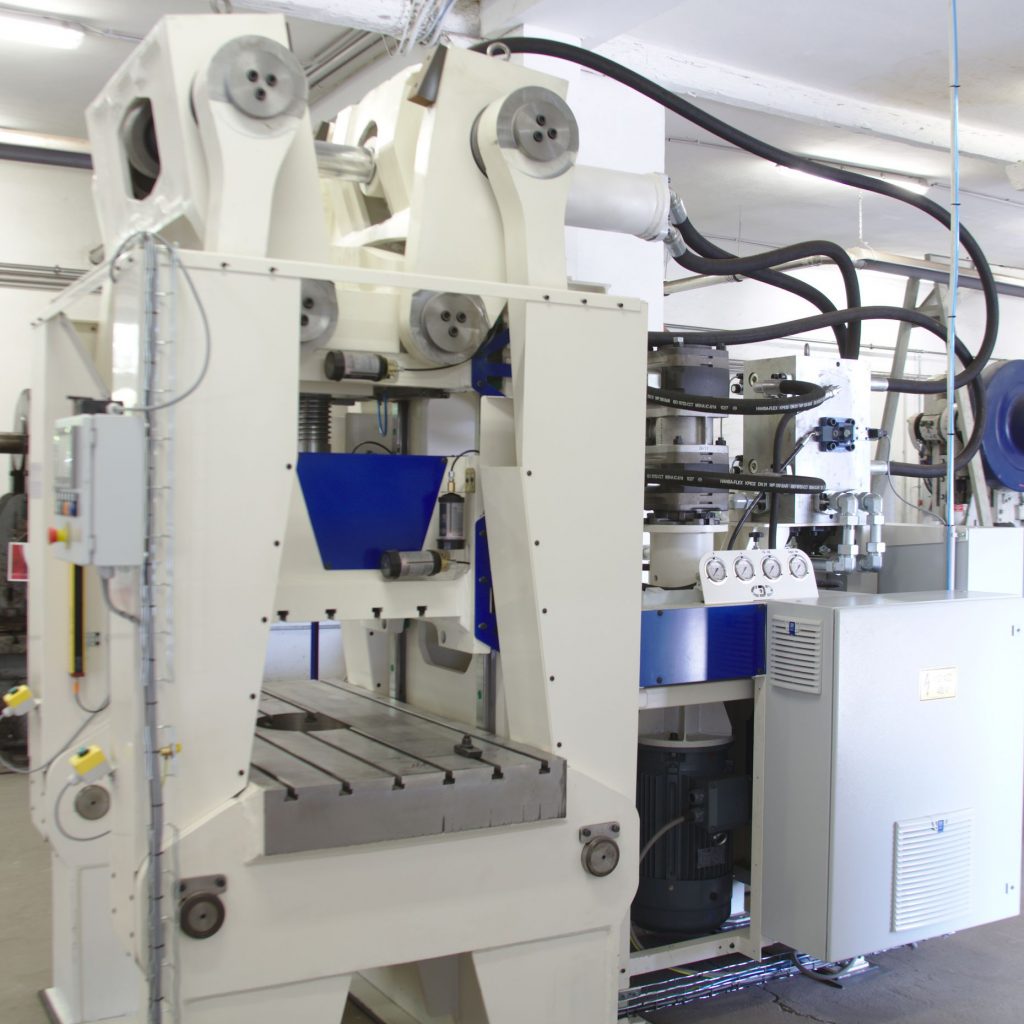 The first prototype of a hydromechanical press machine